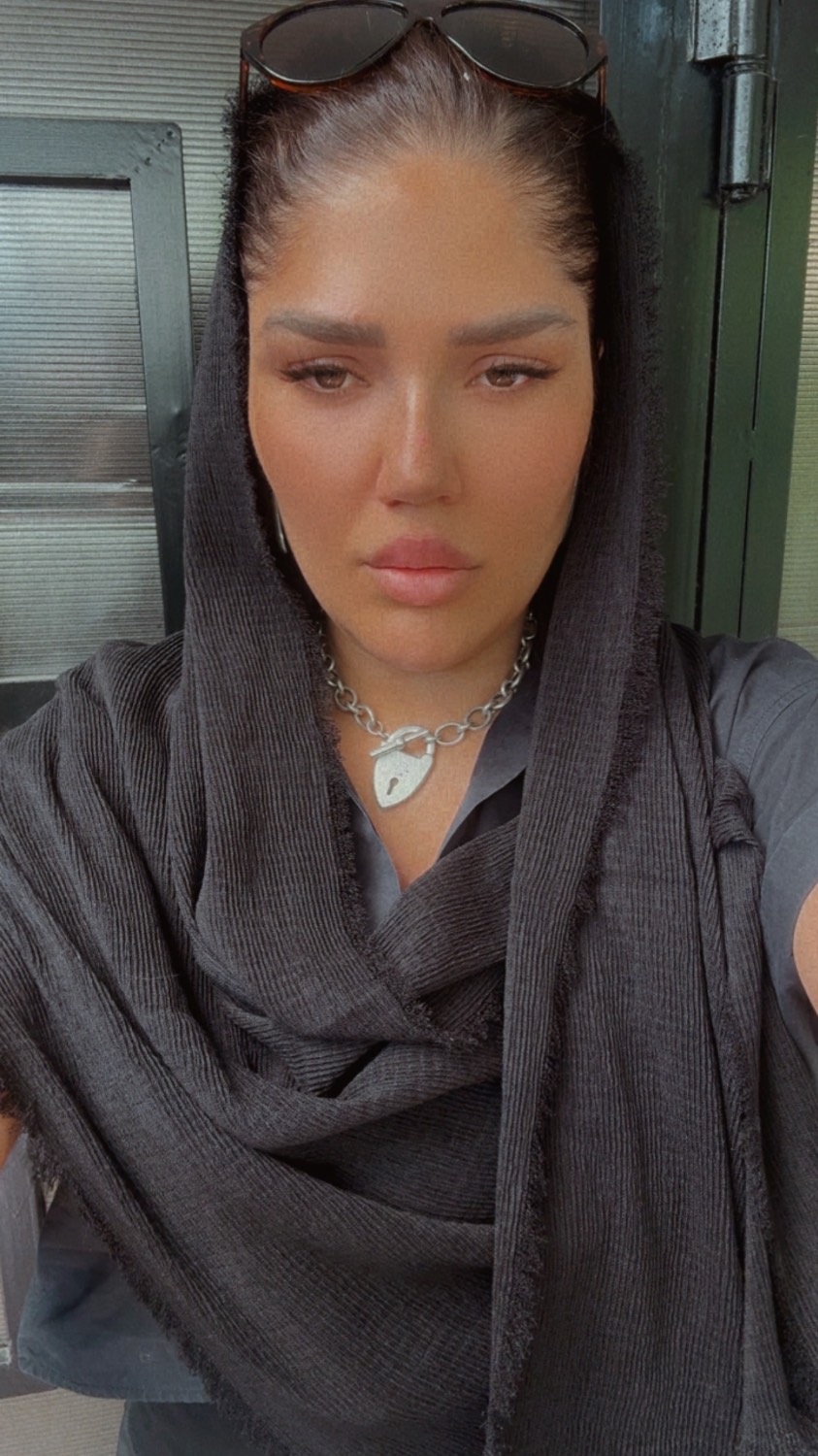 شال پلیسه لب ریش
